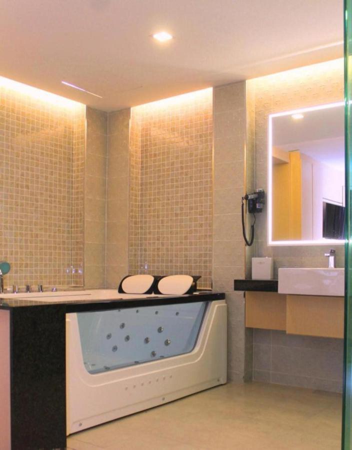 Geobay Hotel Johor Bahru Extérieur photo