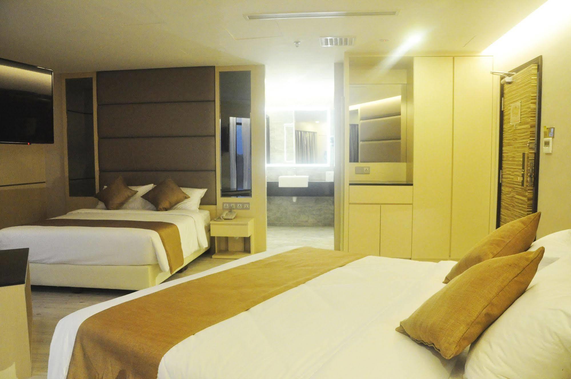 Geobay Hotel Johor Bahru Extérieur photo